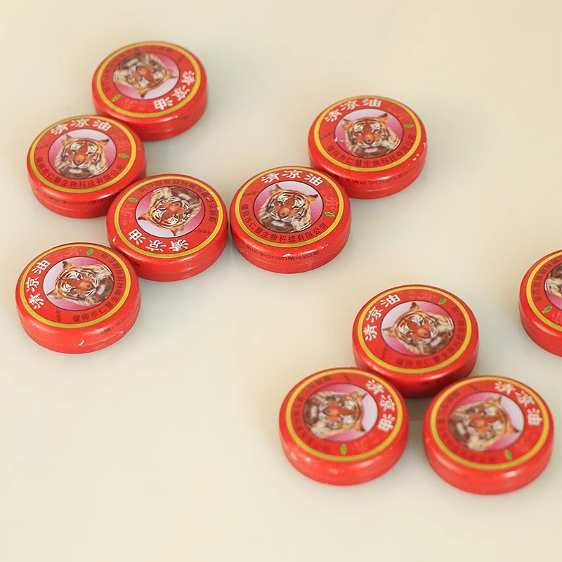 Old-Brand Chinese-Made Cooling Oil, Traditional Balm, Small Bottle of Cooling Oil for Students to Refresh Themselves and Relieve Bites