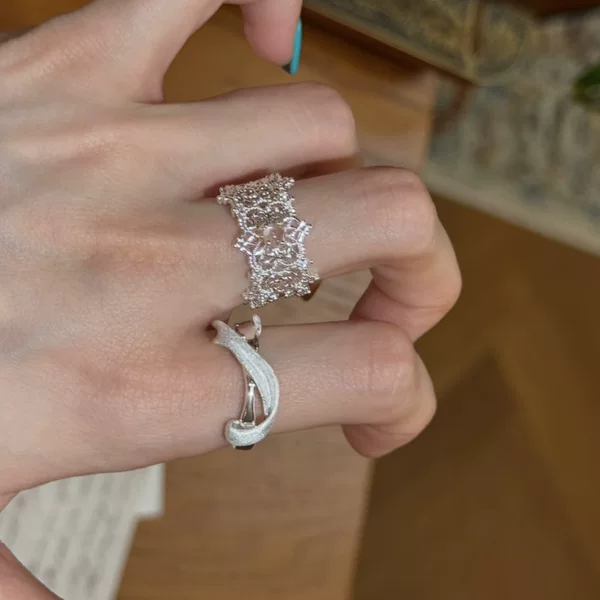 Vintage Lace Hollow European Pattern Wide Ring for Women, Palace Style, Exquisite Niche Design, Elegant Ring