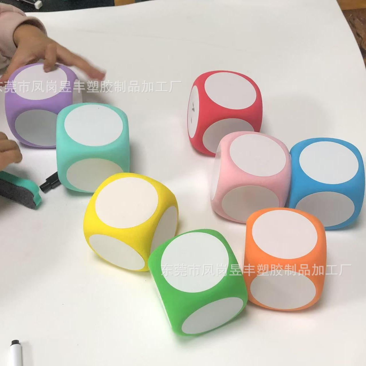 The source manufacturer produces toys 10CM EVA foam dice