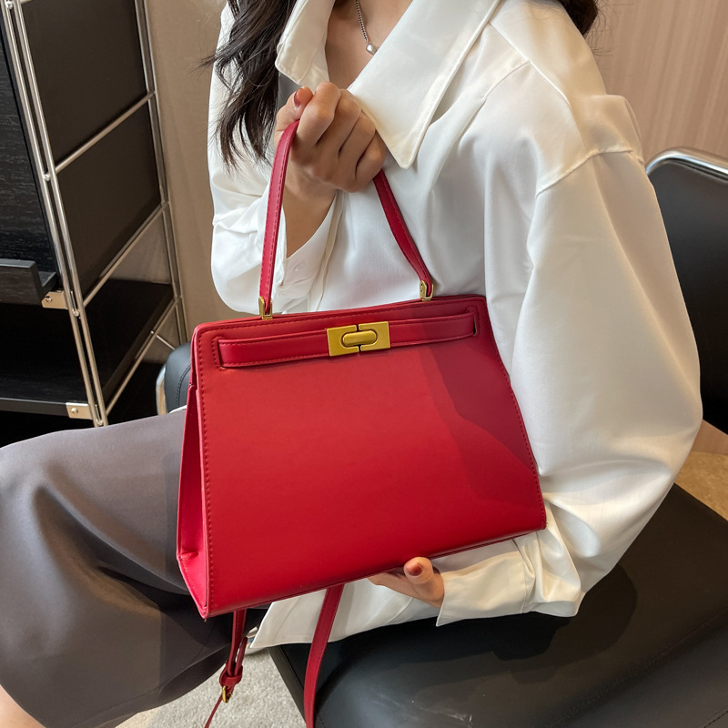 Estilo occidental elegante bolso nupcial 2024 principios de la primavera nuevo bolso de la personalidad simple bolso de hombro retro bolsa de mensajero bolso de las mujeres