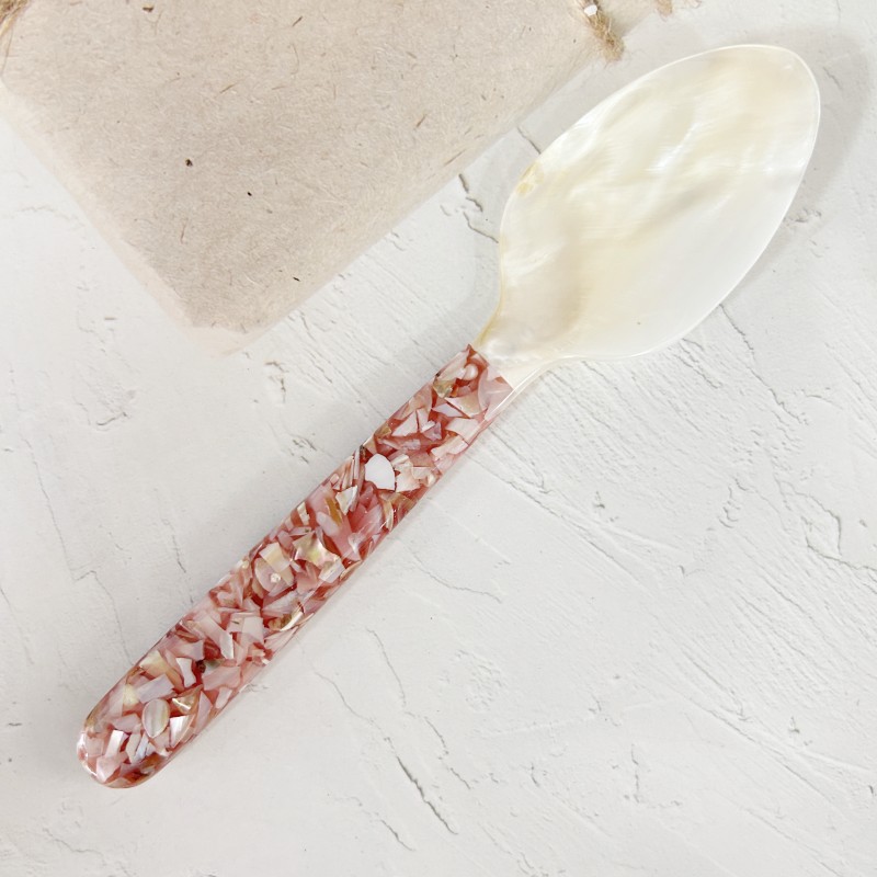 큰 분홍색 숟가락