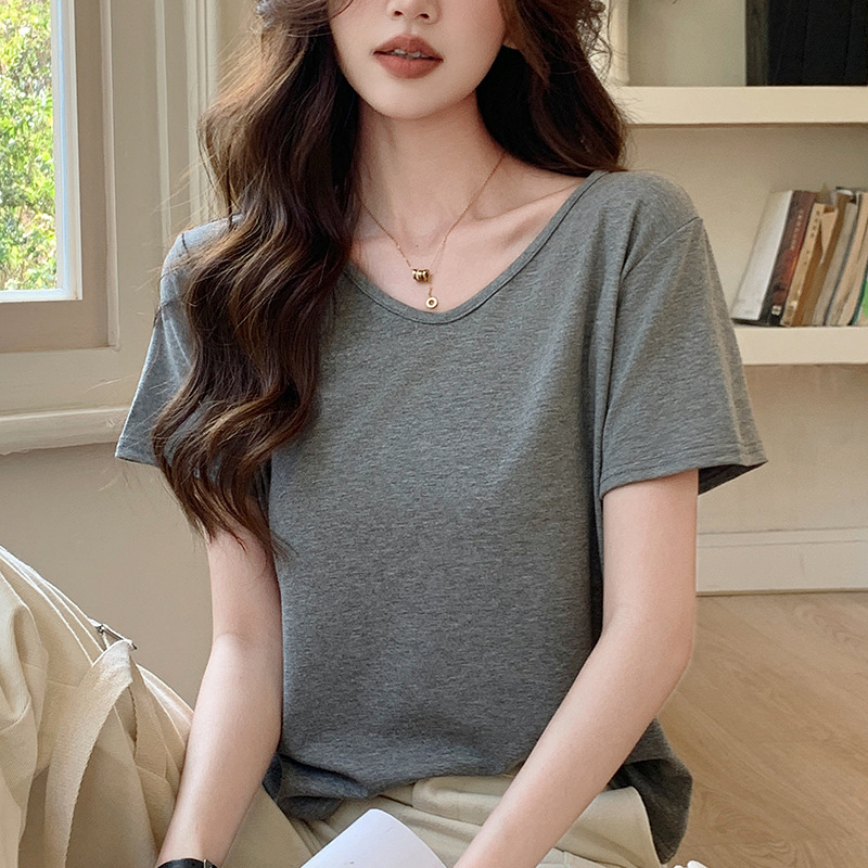 밝은 회색