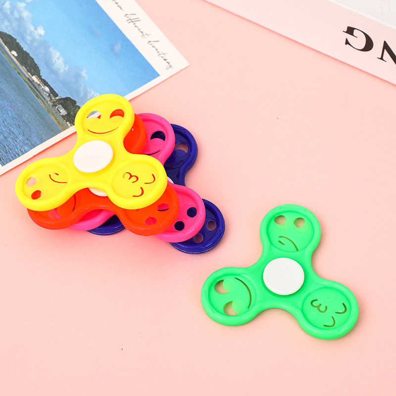 6,5 Smiley face bearing-free yema del dedo Gyro Dedo de tres hojas Spyro cross-border espiral dedo descompresión juguete al por mayor