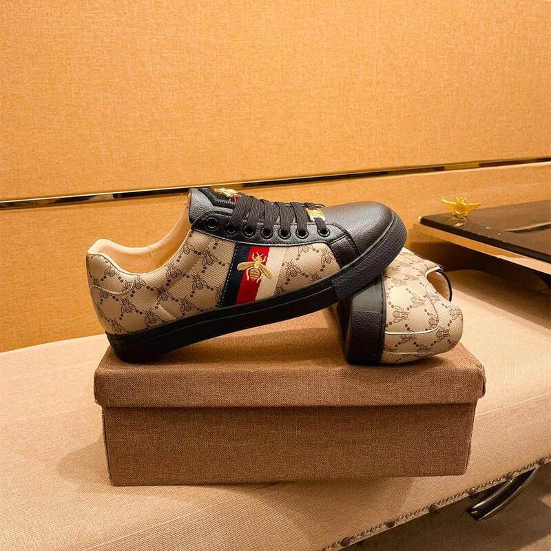 Yashi Xuan Spring and Summer New Style Light Luxury Low-Top Breathable Casual Sneakers with Fashionable Bee Print for Young Men