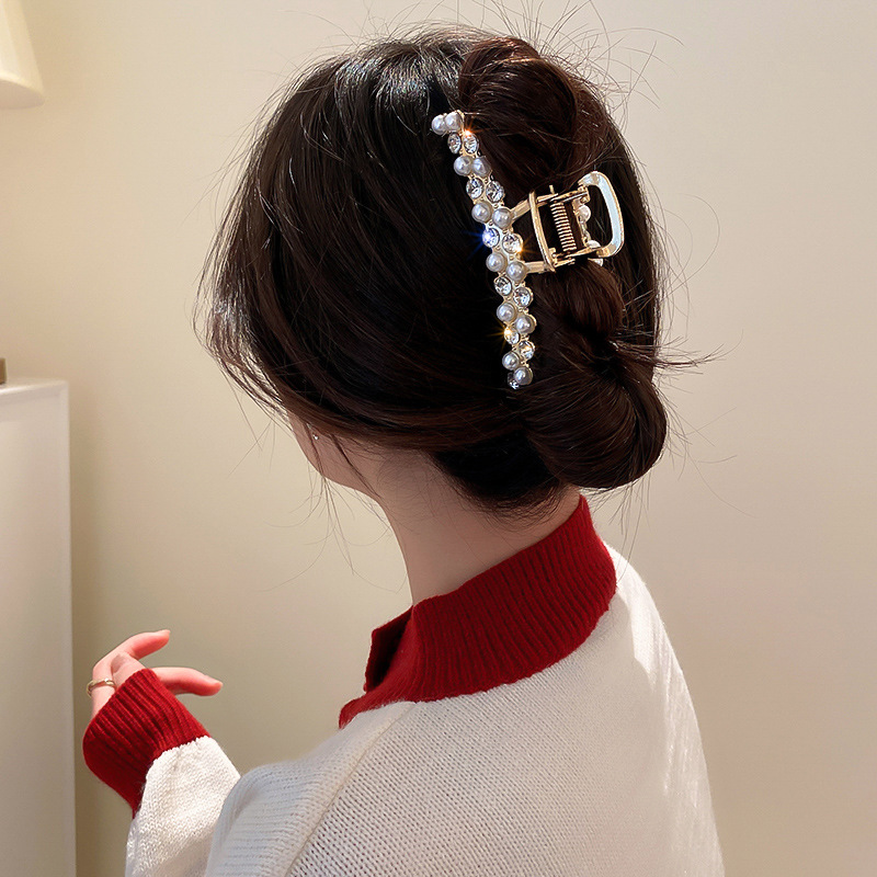 Korean Pearl-encrusted Moon Hair Clip Fashion Simple Hair Accessories Female display picture 1