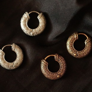 ����ʽʮ�ּy�A�ζ��۶��hŮС���OӋ�ж�r�и߼��͹�Ů�Ʒ��