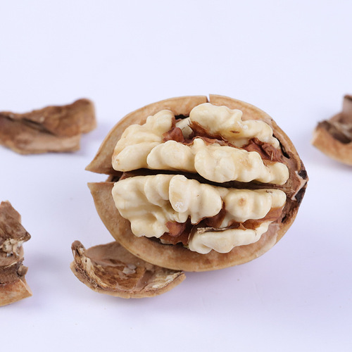 Wholesale thin-skinned fried walnuts, hand-peeled roasted walnuts, herbal flavored ripe walnuts 500g bag, live delivery
