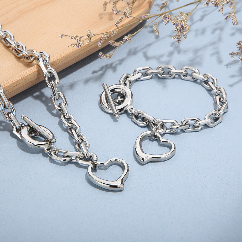 Waterproof Non Tarnish Craft PVD Coated 18K Gold Plated Heart Titanium Steel Fashion Waterproof Non Tarnish