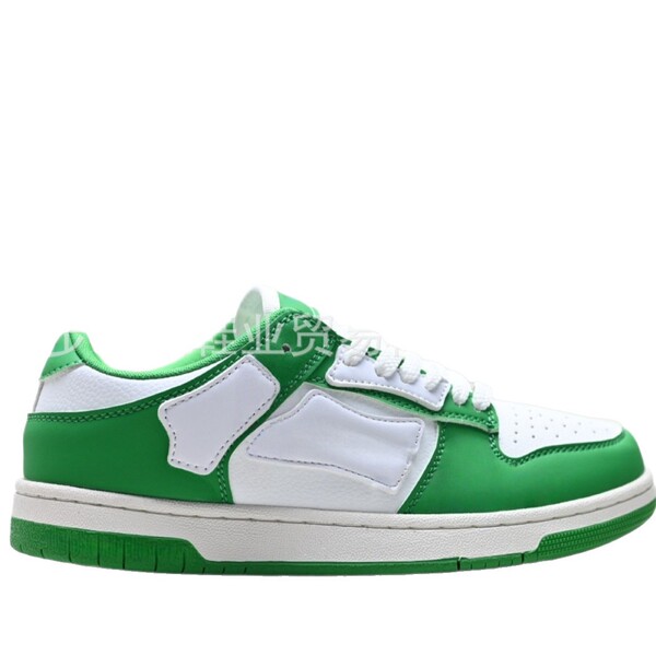 Universal sneakers