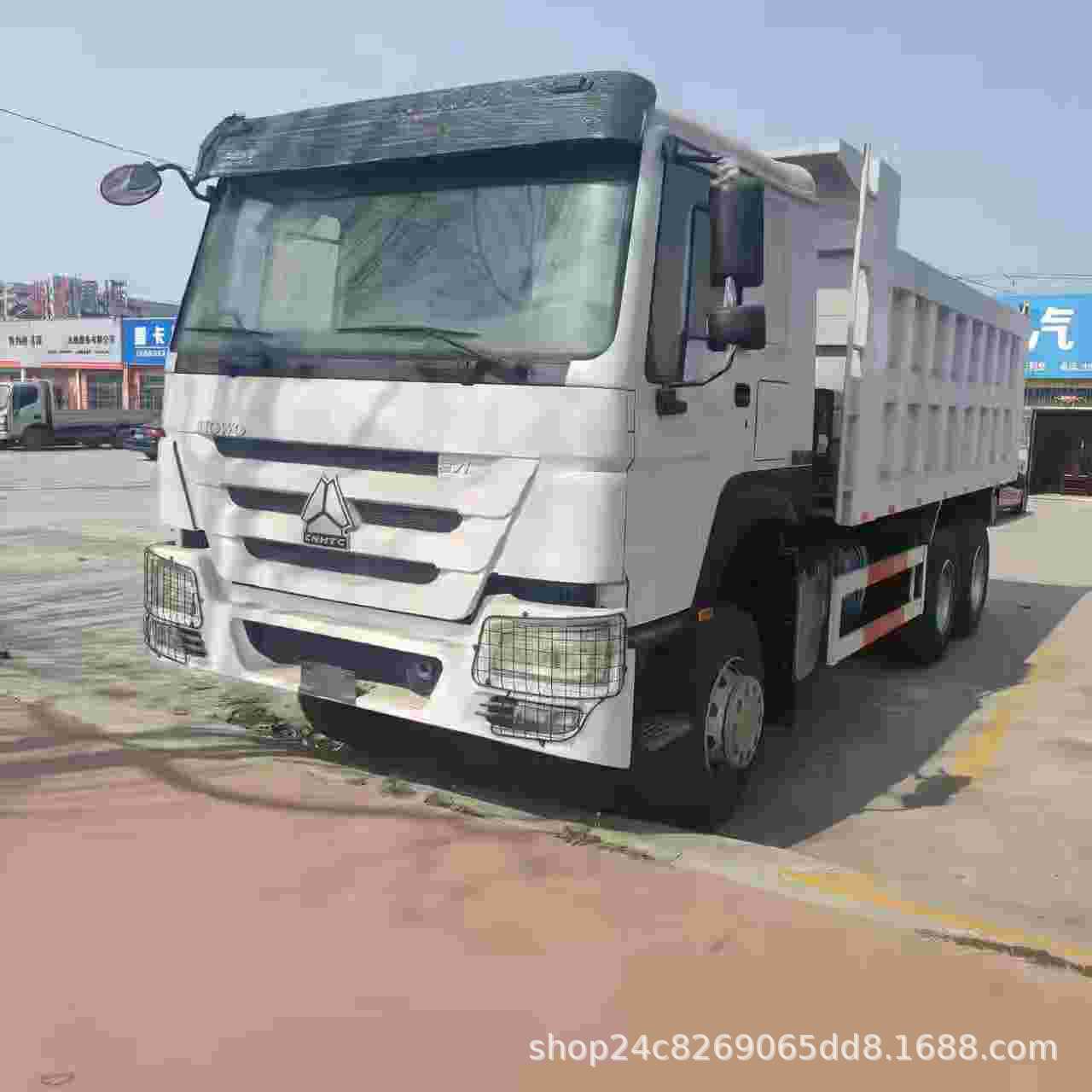 In-Stock Howo Dump Trucks, Engineering Transport Trucks, Heavy-Duty African Self-Loading Trucks for Export