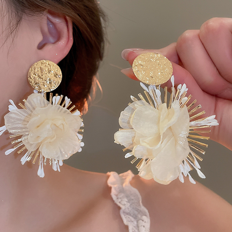 Pendientes de malla de pétalo de dopamina Pendientes de estilo de vacaciones junto al mar de estilo nuevo estilo caliente Pendientes de temperamento exagerado de todo fósforo al por mayor