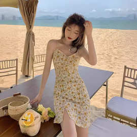 小开叉V领黄色碎花法式吊带连衣裙温柔风甜美梗桔初恋短裙子女夏