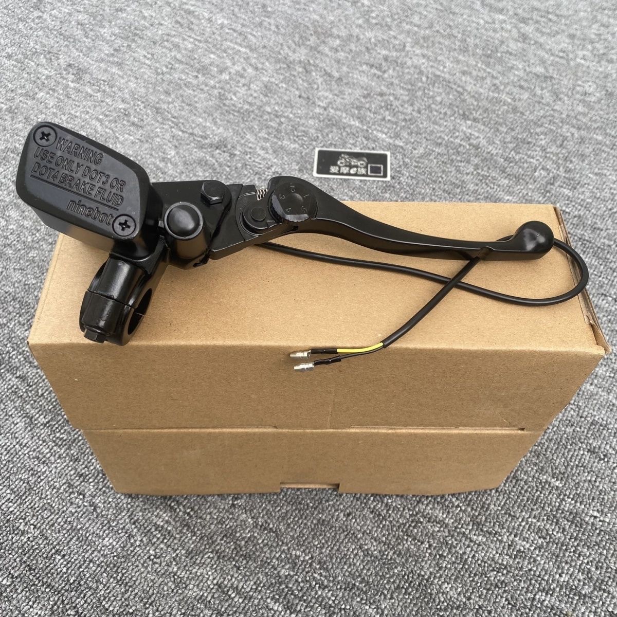 Suitable for the Ninebot E300P front pump, E Orion, and Niu electric scooters; a universal direct-fit brake handle disc brake front pump