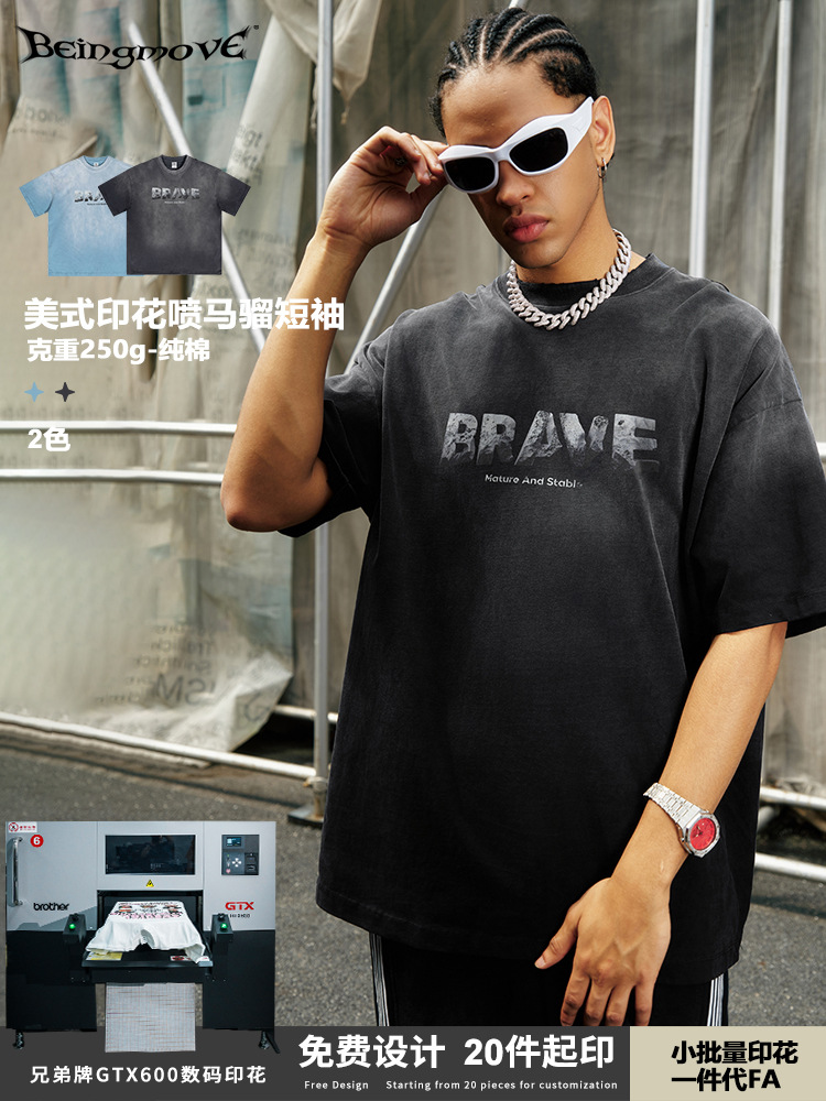 2025 verano estilo de moda americano gradiente de estilo neutro letras de manga corta camiseta de pareja azul pálido para hombres camiseta media manga