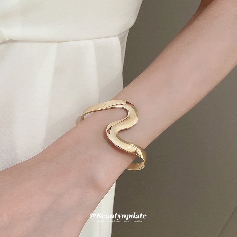 Pulsera de onda cruzada de viento frío transfronterizo Nueva pulsera de moda de lujo ligera europea y americana, joyería simple de alta gama al por mayor