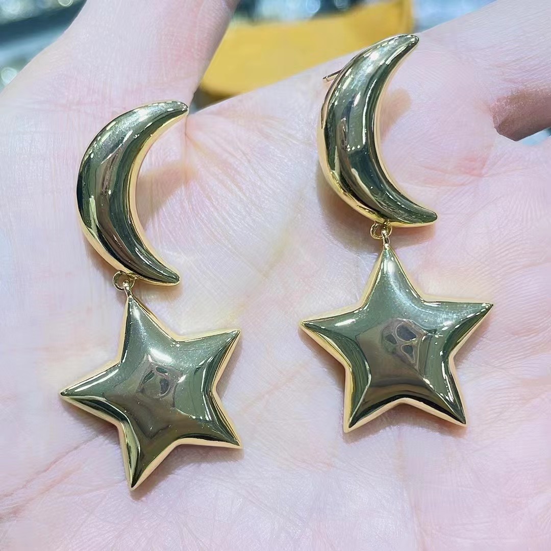 Femmes Mode Star Lune Le Cuivre Pas D'incrustation Boucles D'oreilles Placage Métal Boucles D'oreilles display picture 2