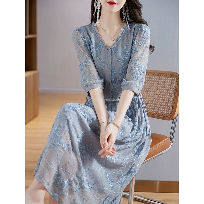 Шёлковое платье с вышивкой Hangzhou Heavy Industry для женщин, лето 2025, синее, с V-образным вырезом, утягивающее талию, юбка из тутового шёлка