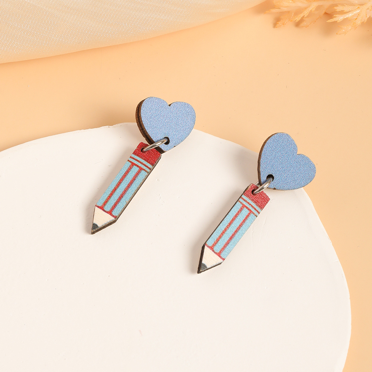1 Pair Classic Style Streetwear Geometric Heart Shape Wood Drop Earrings display picture 4