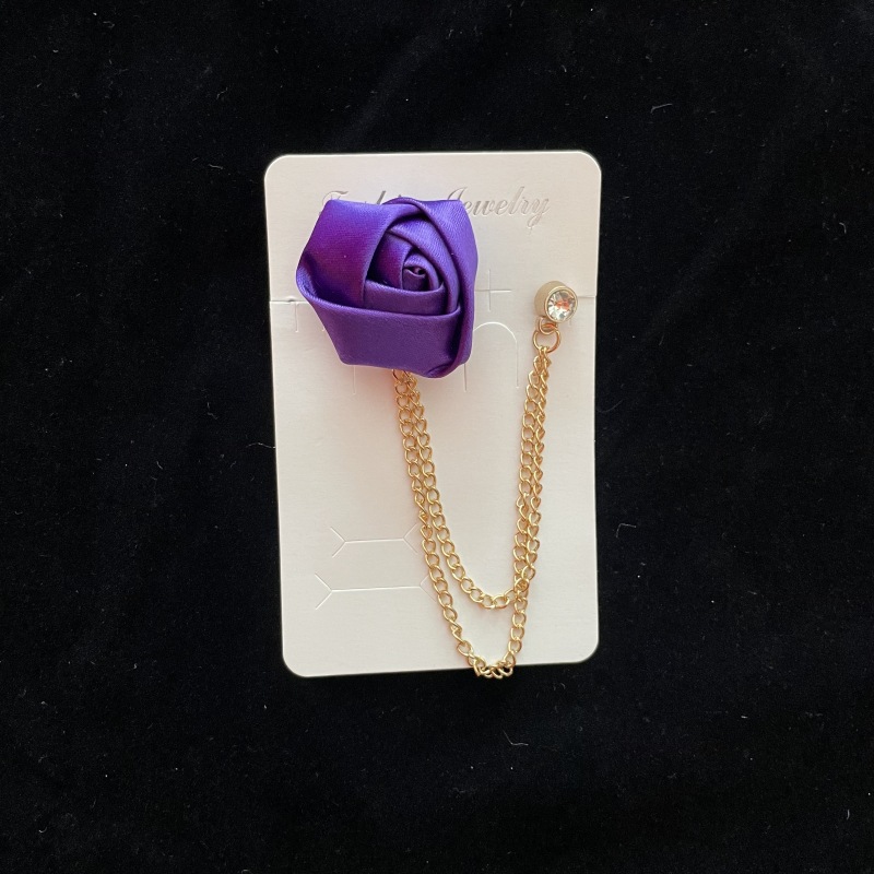 Broche de flor de rosa en tela para hombre con borlas boda_voghion.com