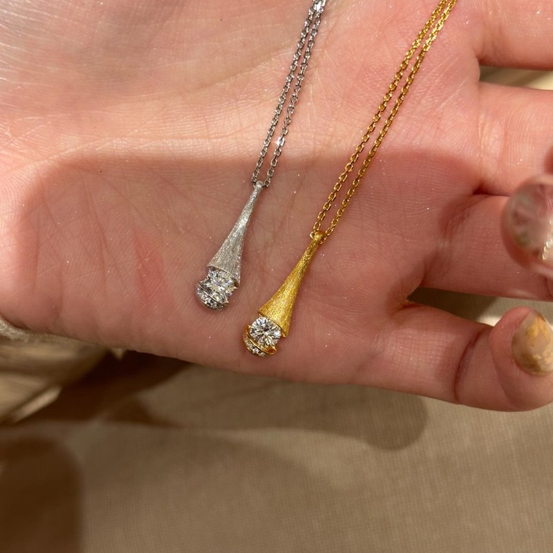 新款悬浮沙漏项链女款锁骨链水滴拉丝轻奢小众高级感简约百搭设计|undefined