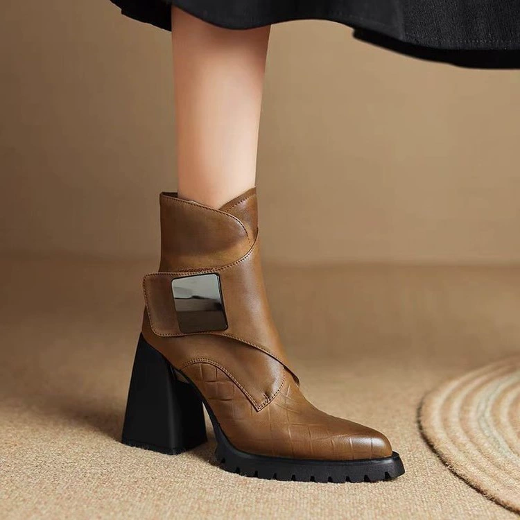 Осень и зима 2025 маленький толстый каблок увеличен дикие сапоги Martin женский ретро британский стиль остроконечные сапоги
