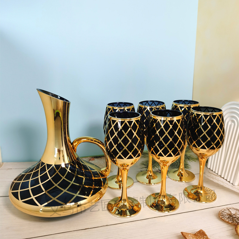 앰버 골드 + 옵시디언 블랙(손잡이가 있는 냄비 1개와 컵 6개)