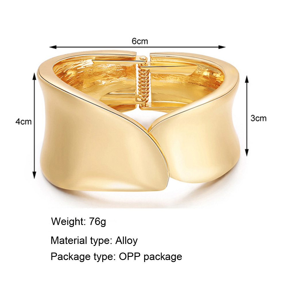 Cross-border European and American fashion hot girl bracelet lightweight luxury cool style metal texture alloy open bracelet factory direct supply