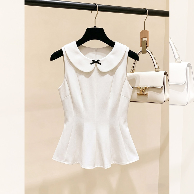 Gentle White Striped Slim-Fit Sleeveless T-Shirt for Women, 2026 Summer, Particularly Stylish Waist-Cinching Top for Travel Outfits