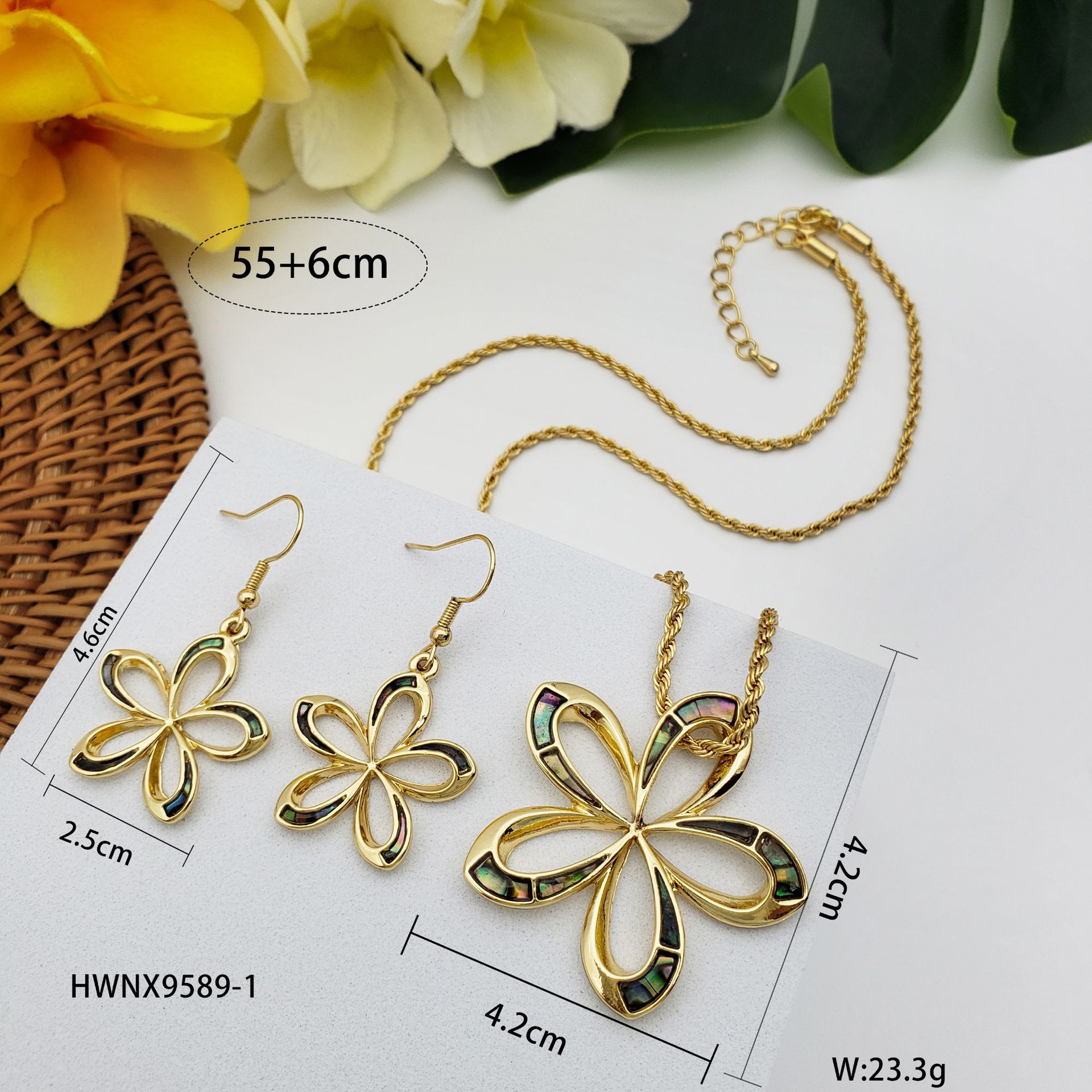 Conjunto minimalista de joyería con concha natural de abulón, flor dorada galvanizada estilo vacaciones de playa