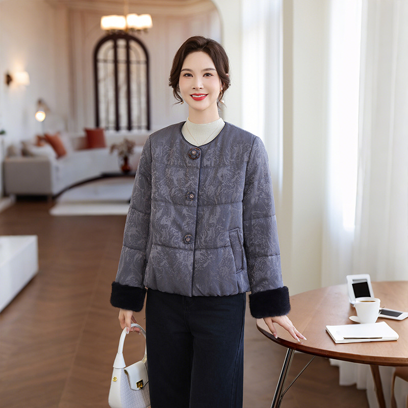 妈妈装冬装保暖绵羊毛内胆厚外套2025新款中老年女装冬季棉服