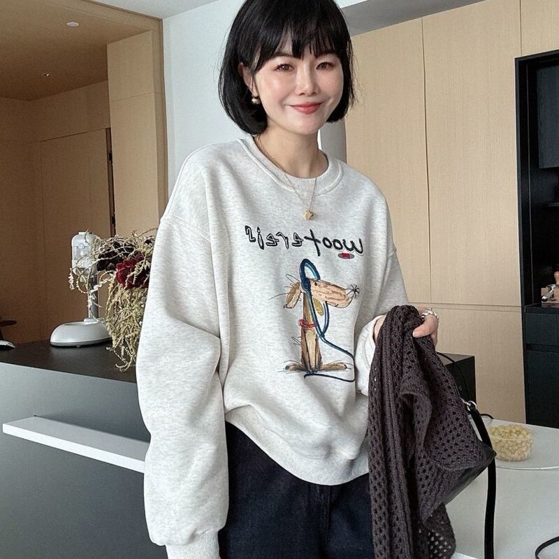 Puppy print Korean-style ultra-fashionable loose-fitting round-neck long-sleeve sweatshirt, fleece-lined and thickened, autumn and winter style, niche on Instagram Puppy print Korean-style ultra-fashionable loose-fitting round-neck long-sleeve sweatshirt, fleece-lined and thickened, autumn and winter style, niche on Instagram