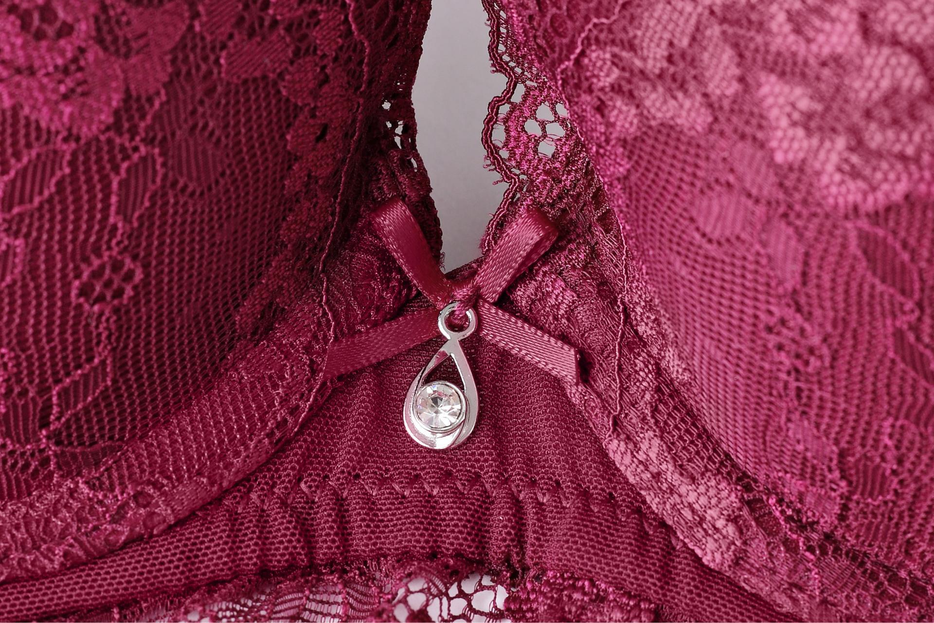 Conjunto de sutiã e calcinha em renda para mulher sexy_voghion.com