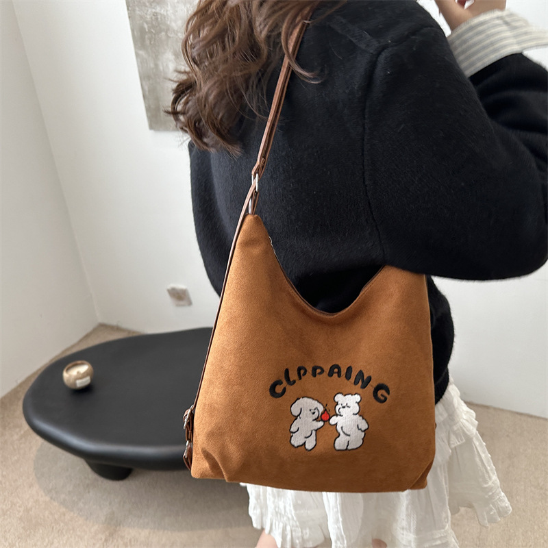 Bolsas de gran capacidad, bolsas de invierno nuevas bolsas de dibujos animados lindas bolsas de peluche, bolsas especiales de este año, bolsas casuales populares para mujeres