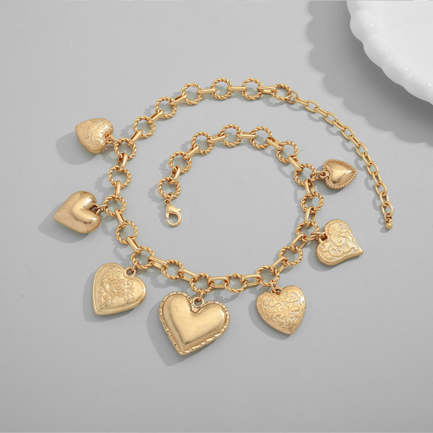 personality-exaggerated-thick-chain-advanced-sense-love-embossed-necklace-retro-tassel-metal-heart-necklace-european-and-american-cross-border