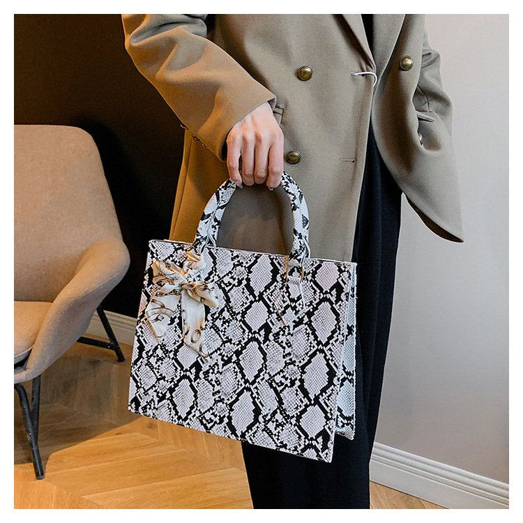 Sciarpa di seta alla moda in pelle di serpente, borsa da donna alla moda e personalizzata, nuova elegante borsa a mano di grande capacità del 2024_voghion.com