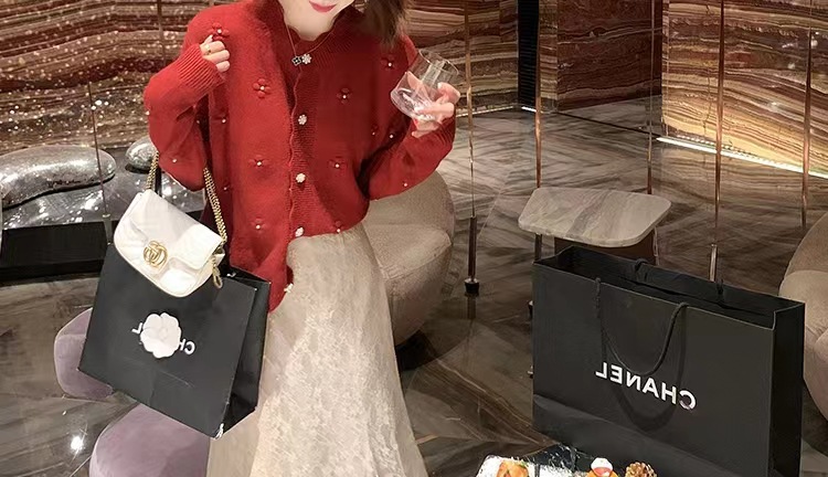 A new Japanese school-style, stylish and youthful knitted cardigan with a three-dimensional beaded floral sweater coat for women in the autumn of 2022 pic 30