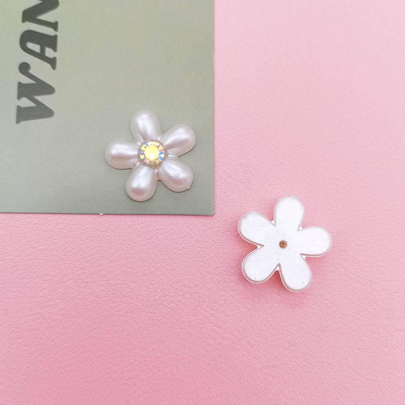 다이아몬드가 박힌 다섯 꽃잎의 꽃#23(약 2cm)