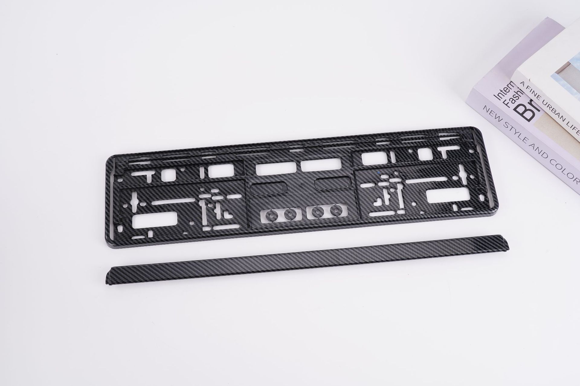 Factory-made European standard carbon fiber pattern ABS license plate holder, EU universal car license plate frame, cross-border best-selling license plate holder
