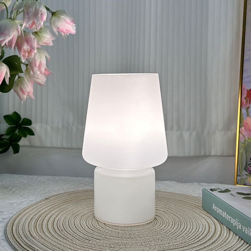 Lámpara de escritorio USB estilo americano, luz nocturna vintage para dormitorio, luz ambiental retro de cristal, adorno decorativo de lujo retro.