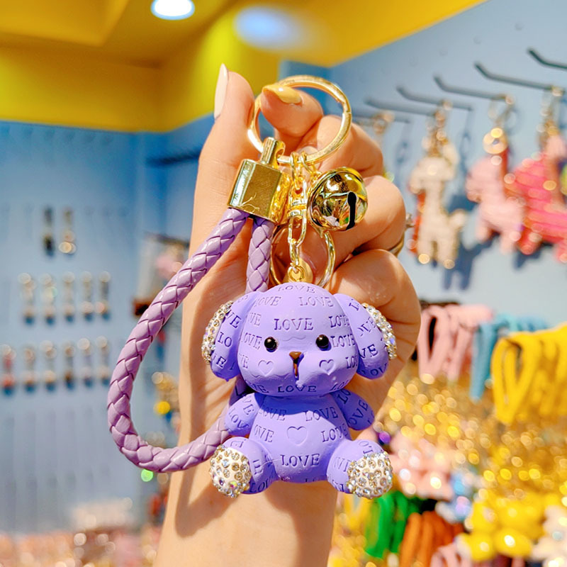 Cute llavero de dibujos animados mujeres diamantes letras perros automóviles colgantes pareja llavero bolsos de estudiantes colgantes al por mayor