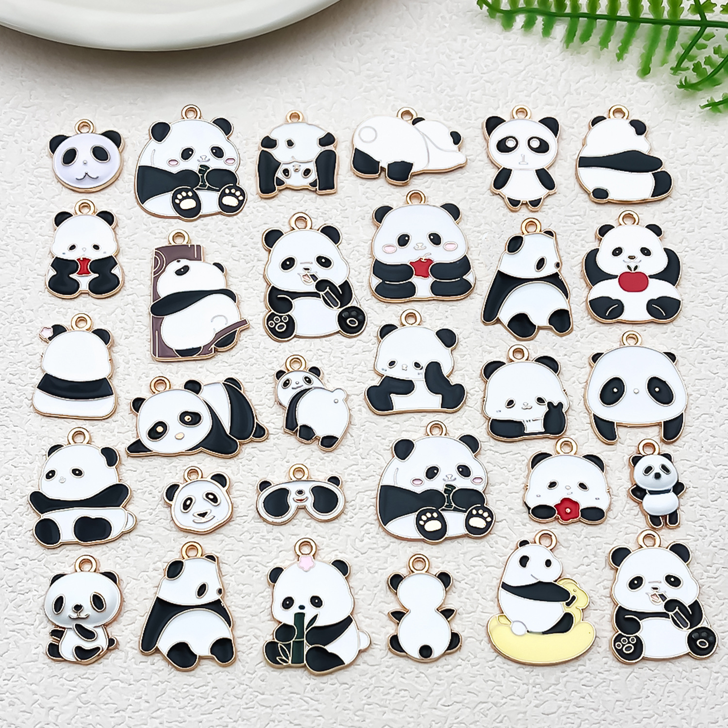 DIY dibujos animados panda bambú goteando aceite de aleación pendientes llavero animal colgante accesorios de joyería decoración de estilo chino
