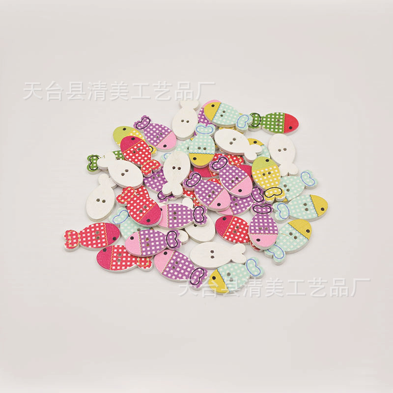 Botón de pez pequeño de color de 24mm Botón de pez pequeño de color de bricolaje de 2mm de espesor 100 piezas por paquete