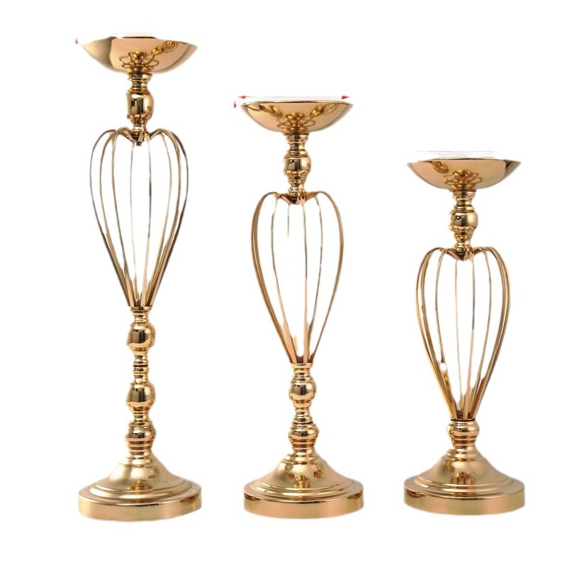 Accesorios de boda transfronterizos nuevos candelabres de torsión mesa floral ornamentos galvanizados de oro europeos decoración de guía de pasarela