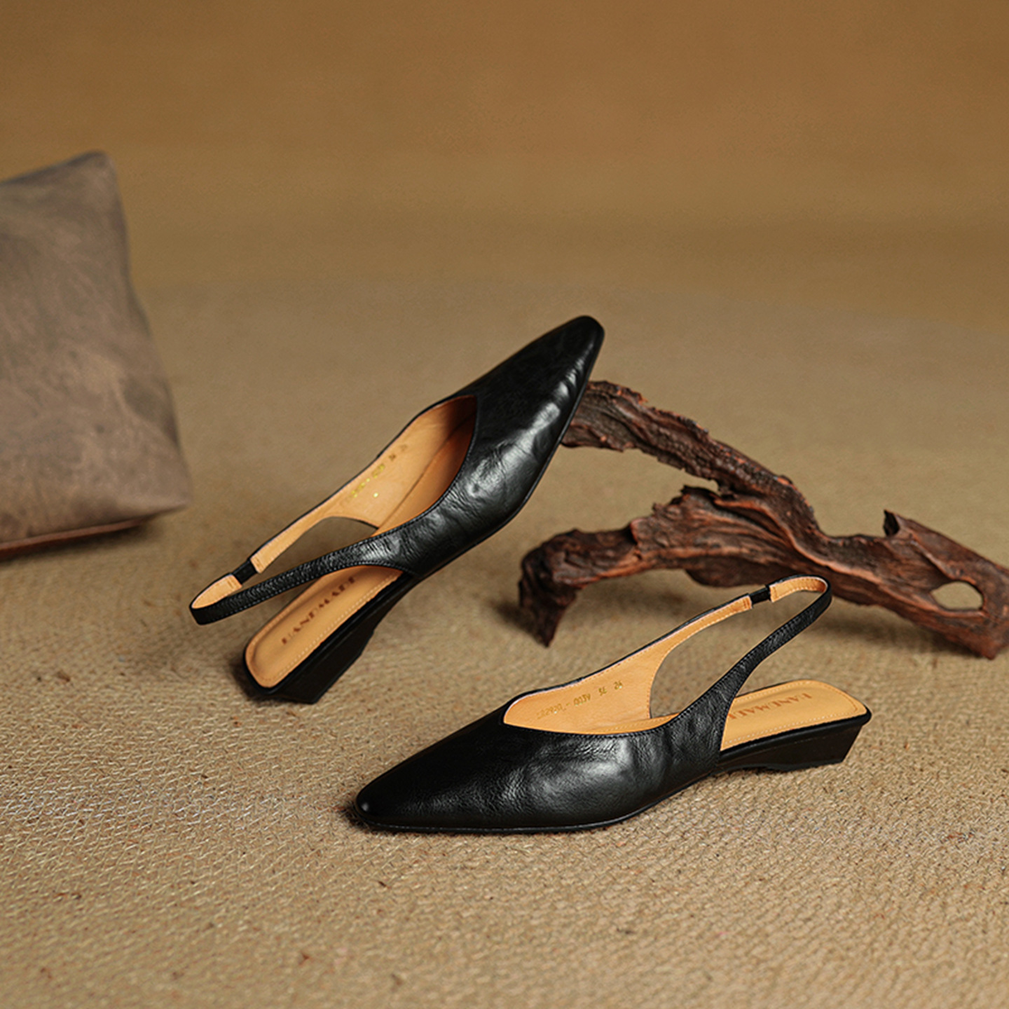 Sandal nữ da bò mũi kín quai sau đế bệt phong cách Hàn Quốc — đen