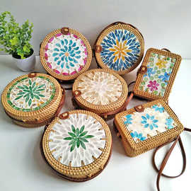 秋藤编织贝壳贴片女士斜肩包旅游度假编织包夏季衣服搭配个性包