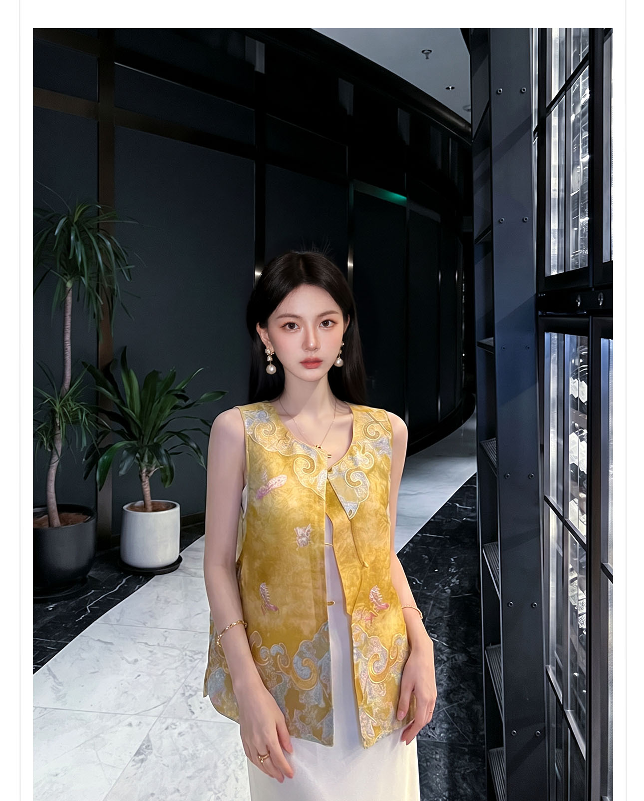 Áo gile không tay Tân Trung Hoa thêu hoa văn nổi, cài khuy vải, phong cách cao cấp — màu vàng chi tiết 7