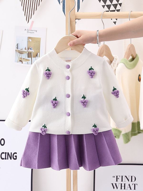 Una pieza de envío nuevo traje de punto de primavera para niñas, vestido de suéter de ganchillo lindo para niñas, cárdigan cálido, falda plisada