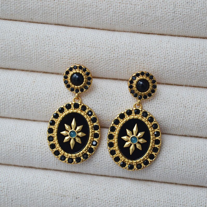 French Niche Design Retro Elegant Black Flower Star Fashion High-End Accessible Luxury Elegant Earrings for Women