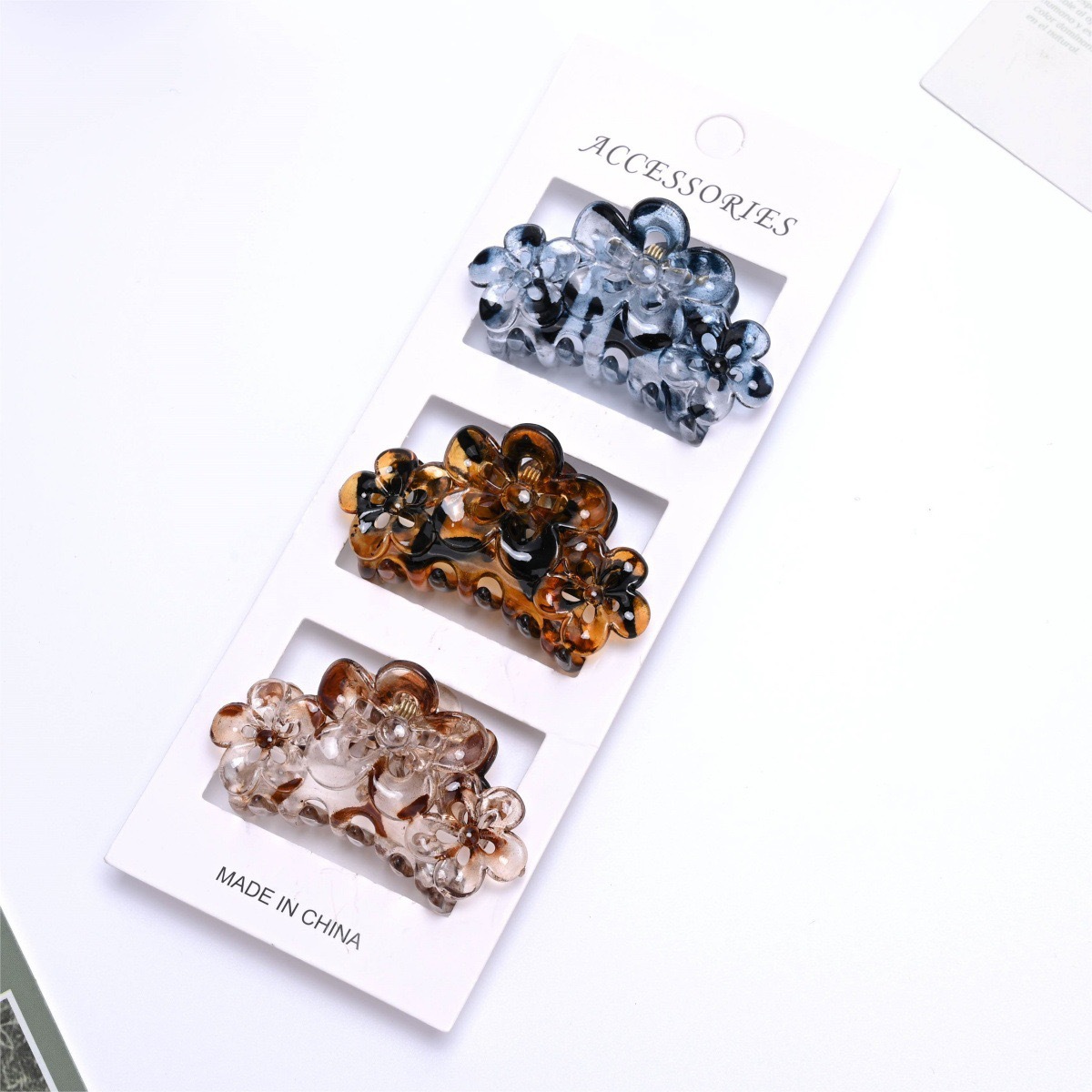 Flores de ciruela, clip de cabello medio, clip de cabello esmerilado negro, tres flores detrás de la cabeza, clip de cabello 5.5CM