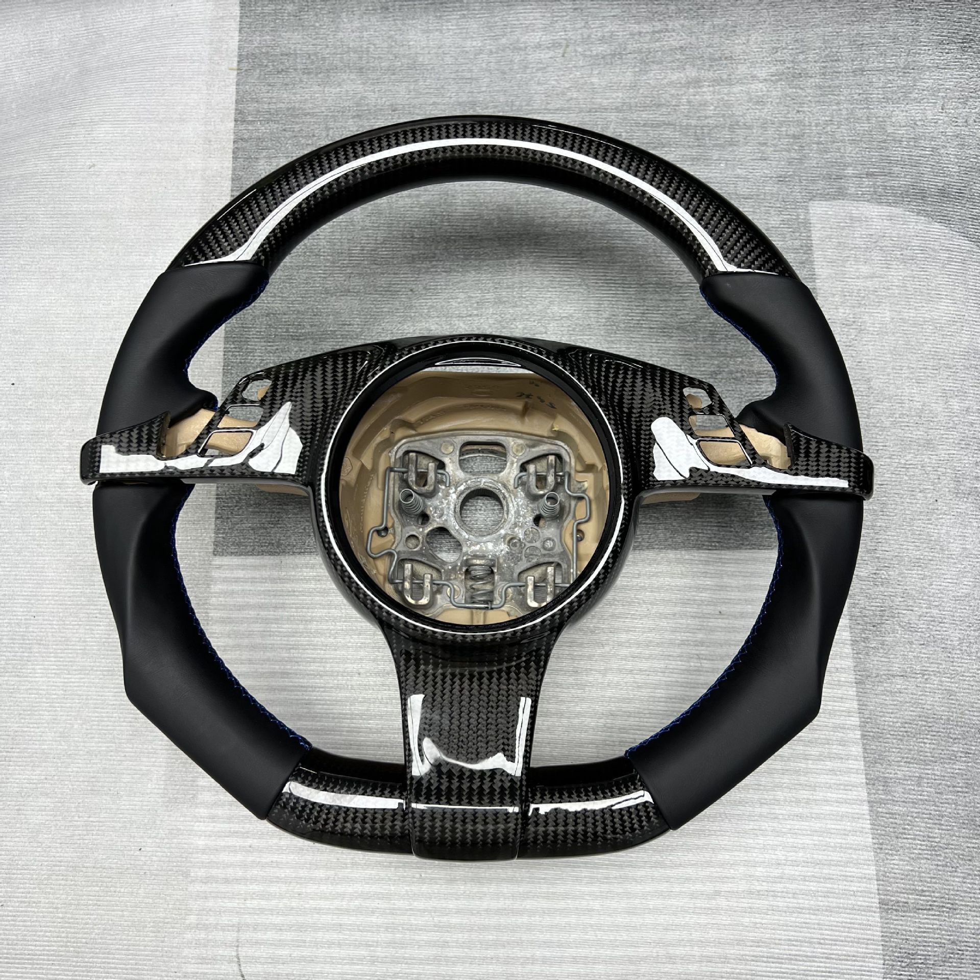 Carbon Fiber Steering Wheel Customization Suitable for Porsche Macan Cayenne Panamera Steering Wheel Processing